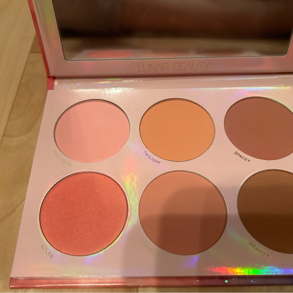 Lunar Beauty - Moon prism blush